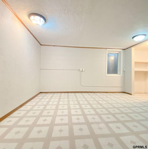 101 E 28 Avenue, Bellevue, NE 68005