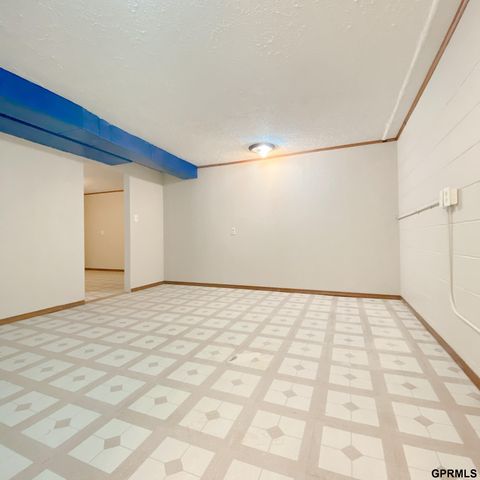 101 E 28 Avenue, Bellevue, NE 68005