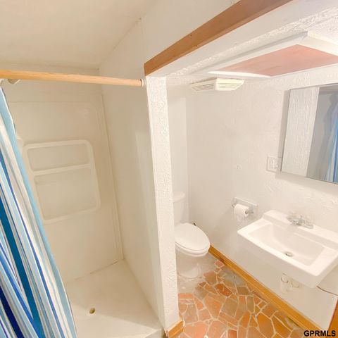 101 E 28 Avenue, Bellevue, NE 68005