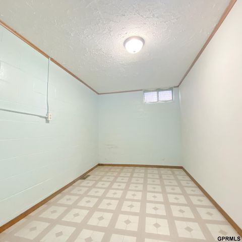 101 E 28 Avenue, Bellevue, NE 68005