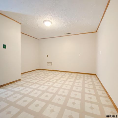 101 E 28 Avenue, Bellevue, NE 68005