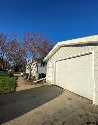 101 E 28 Avenue, Bellevue, NE 68005