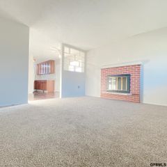 101 E 28 Avenue, Bellevue, NE 68005