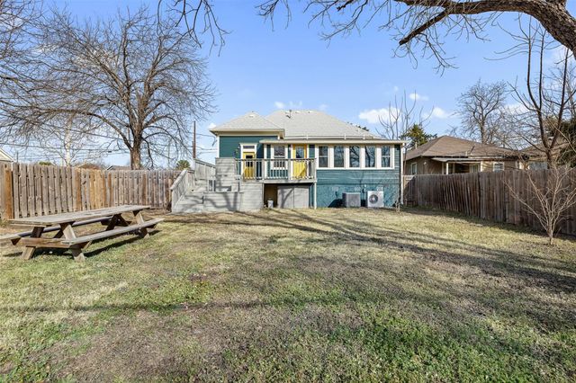 1019 W 4th ST, Taylor, TX 76574