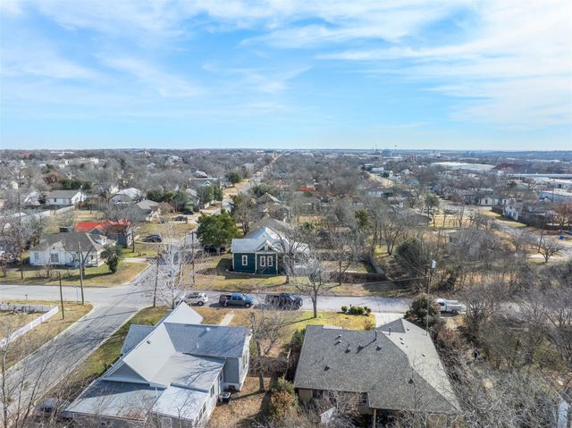 1019 W 4th ST, Taylor, TX 76574