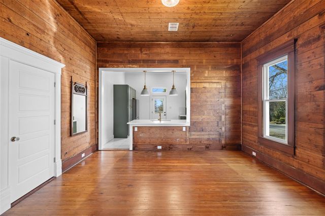 1019 W 4th ST, Taylor, TX 76574