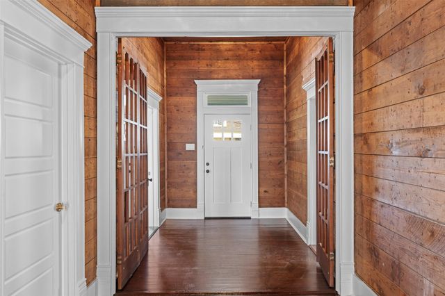 1019 W 4th ST, Taylor, TX 76574