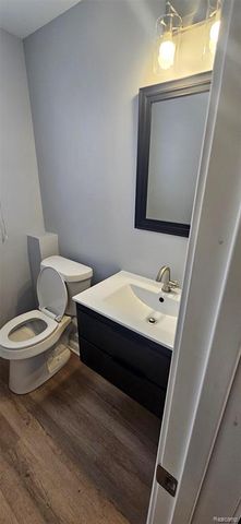 31275 Saratoga Avenue, Warren, MI 48093