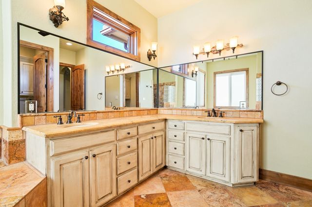 1561 Fm 934, Blum, TX 76627