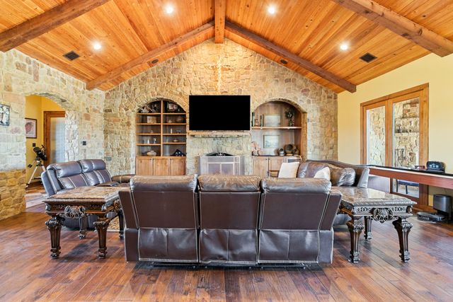 1561 Fm 934, Blum, TX 76627