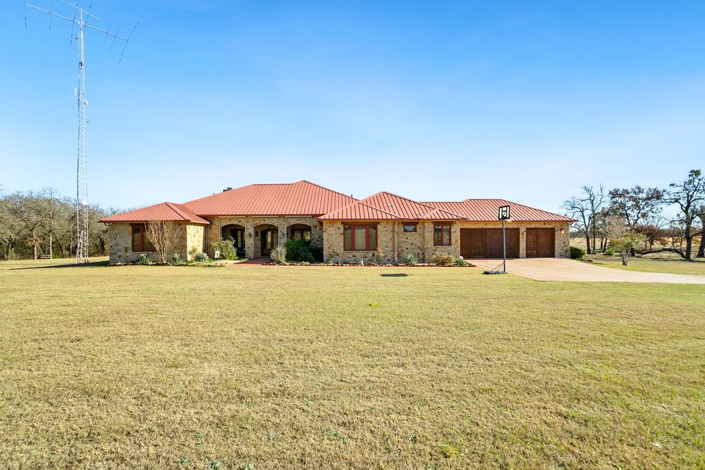 1561 Fm 934, Blum, TX 76627