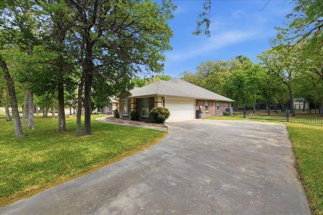5992 Red Bud Road, Fort Worth, TX 76135