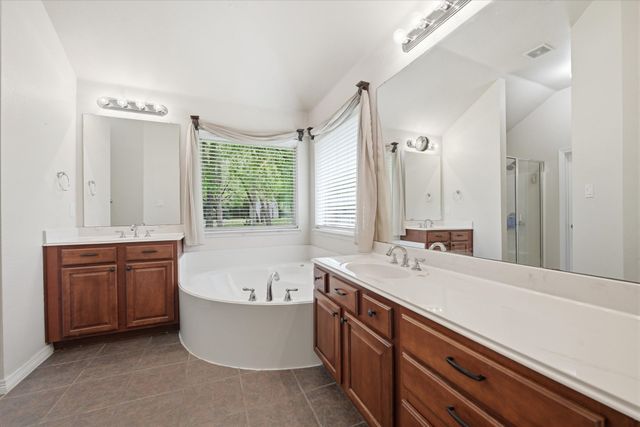 5992 Red Bud Road, Fort Worth, TX 76135