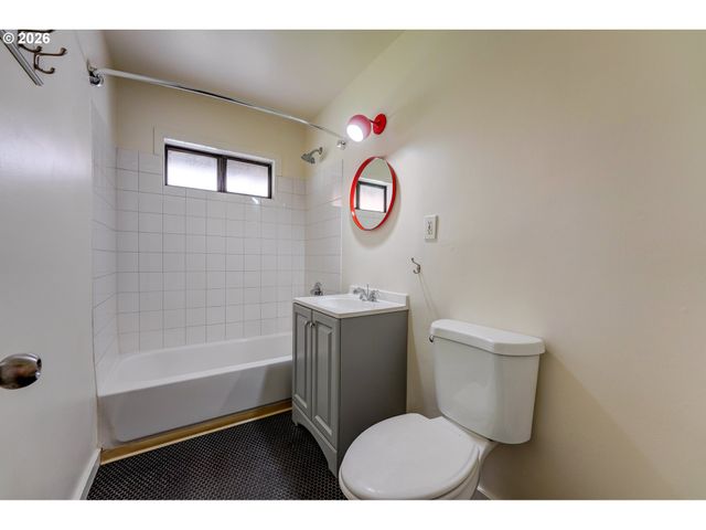 124 Ne 143RD Ave, Portland, OR 97230