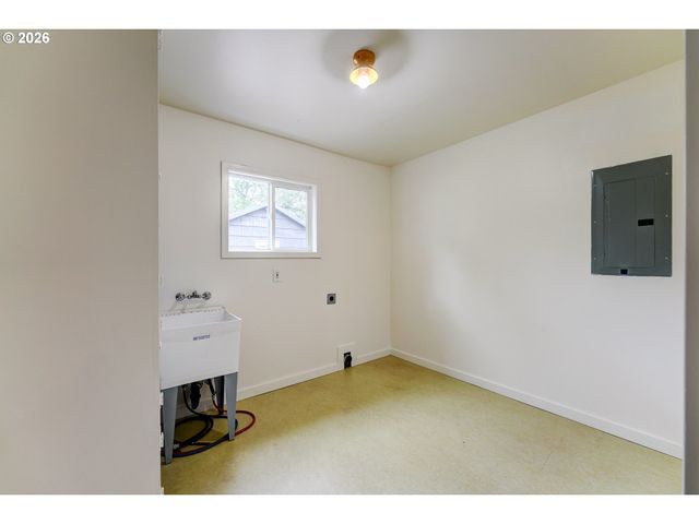 124 Ne 143RD Ave, Portland, OR 97230