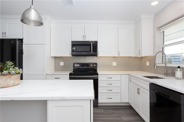 2800 INDIAN RIVER Boulevard G8, Vero Beach, FL 32960
