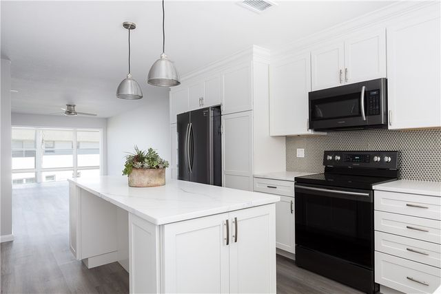 2800 INDIAN RIVER Boulevard G8, Vero Beach, FL 32960