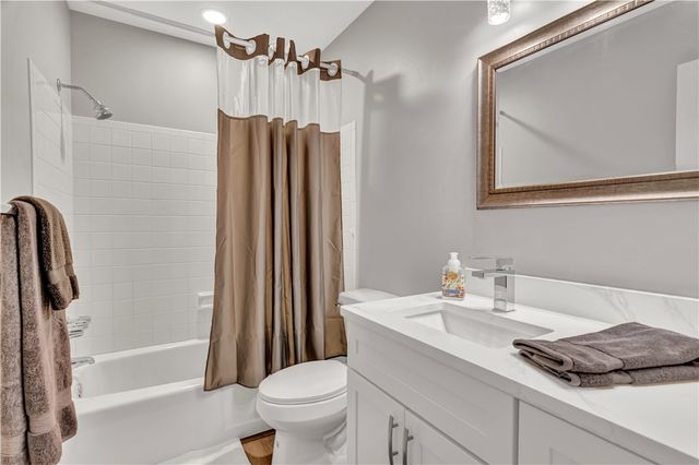2800 INDIAN RIVER Boulevard G8, Vero Beach, FL 32960