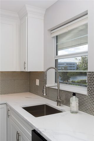 2800 INDIAN RIVER Boulevard G8, Vero Beach, FL 32960