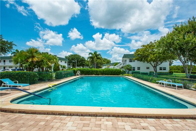 2800 INDIAN RIVER Boulevard G8, Vero Beach, FL 32960