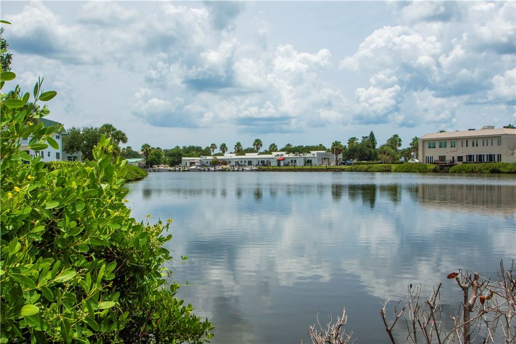 2800 INDIAN RIVER Boulevard G8, Vero Beach, FL 32960