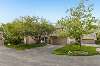 16 Wimbledon Court, Lincolnshire, IL 60069