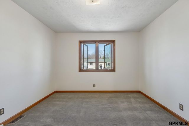 7405 elm Drive, La Vista, NE 68128