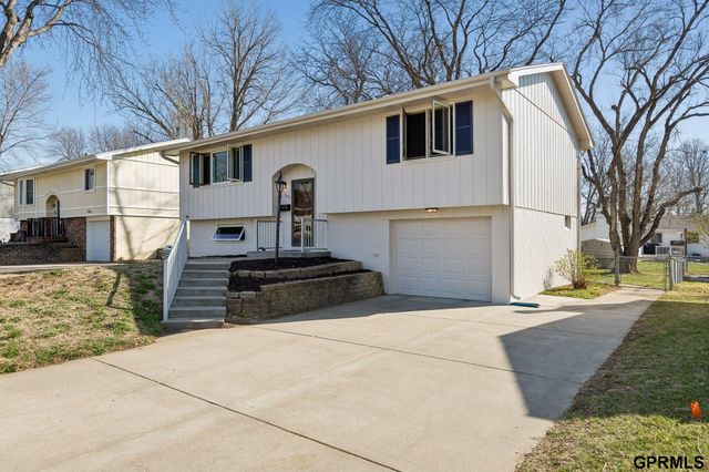 7405 elm Drive, La Vista, NE 68128