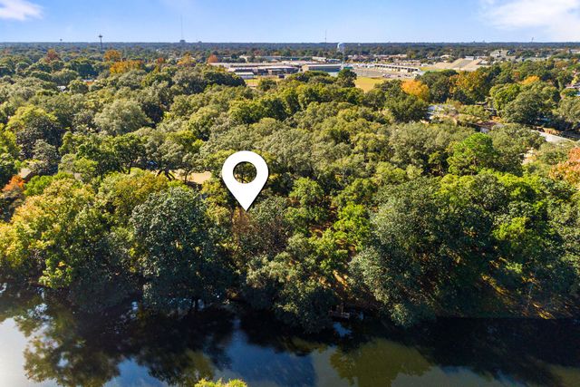 20 NW Sherwood Road, Fort Walton Beach, FL 32547