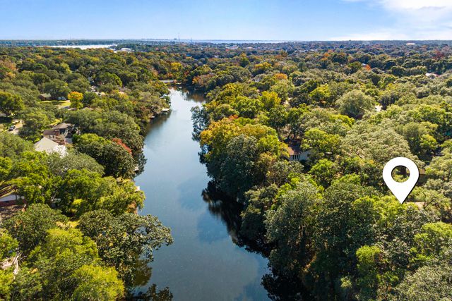 20 NW Sherwood Road, Fort Walton Beach, FL 32547