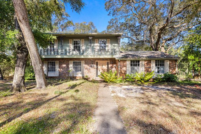 20 NW Sherwood Road, Fort Walton Beach, FL 32547