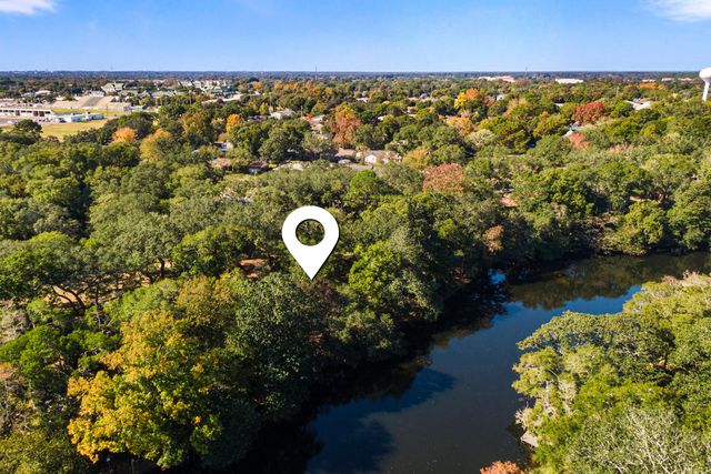 20 NW Sherwood Road, Fort Walton Beach, FL 32547