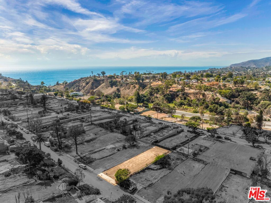 Image 1 of property listing at 743 Haverford Avenue, Pacific Palisades, CA 90272