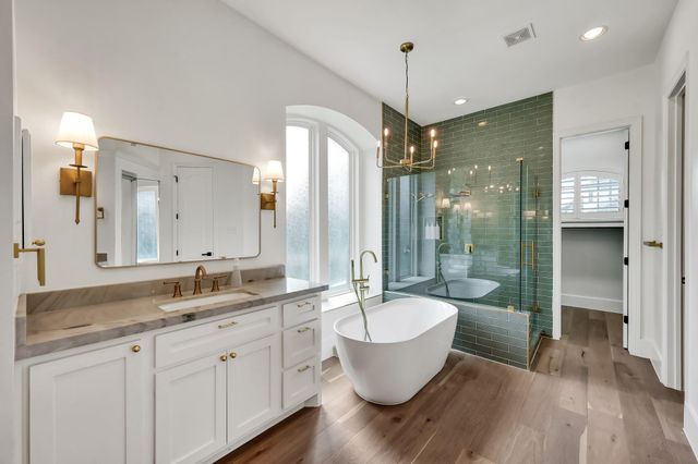 11 Clare Point Drive, The Woodlands, TX 77354