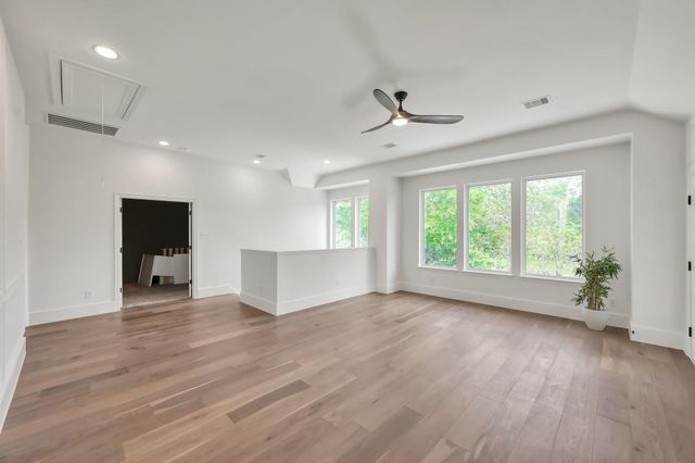 11 Clare Point Drive, The Woodlands, TX 77354