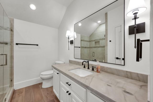 11 Clare Point Drive, The Woodlands, TX 77354