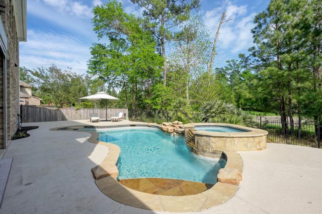 11 Clare Point Drive, The Woodlands, TX 77354