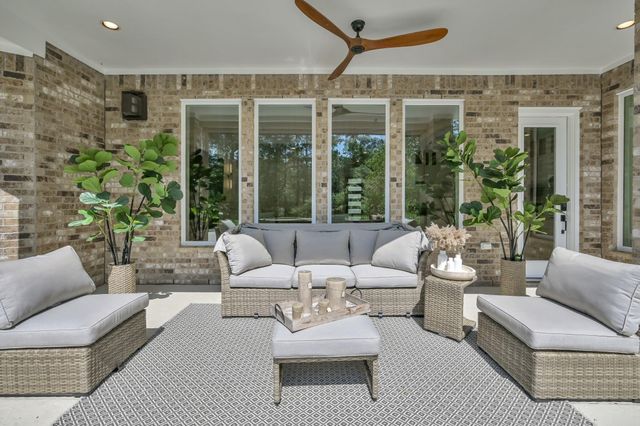 11 Clare Point Drive, The Woodlands, TX 77354