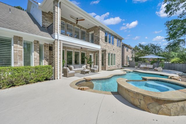 11 Clare Point Drive, The Woodlands, TX 77354