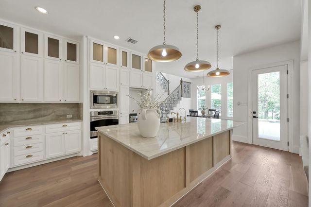 11 Clare Point Drive, The Woodlands, TX 77354