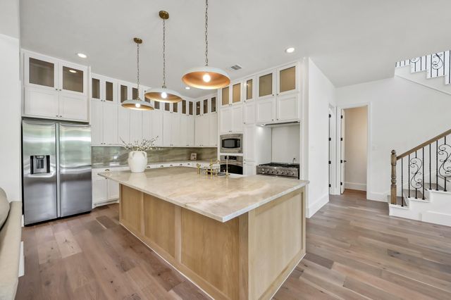 11 Clare Point Drive, The Woodlands, TX 77354