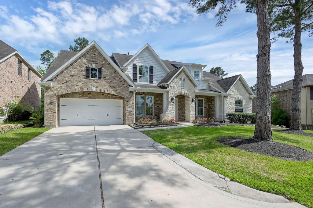11 Clare Point Drive, The Woodlands, TX 77354
