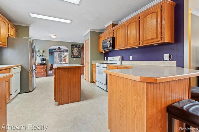 9023 Circle Lake Drive, Grand Blanc, MI 48439