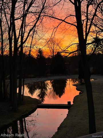 9023 Circle Lake Drive, Grand Blanc, MI 48439