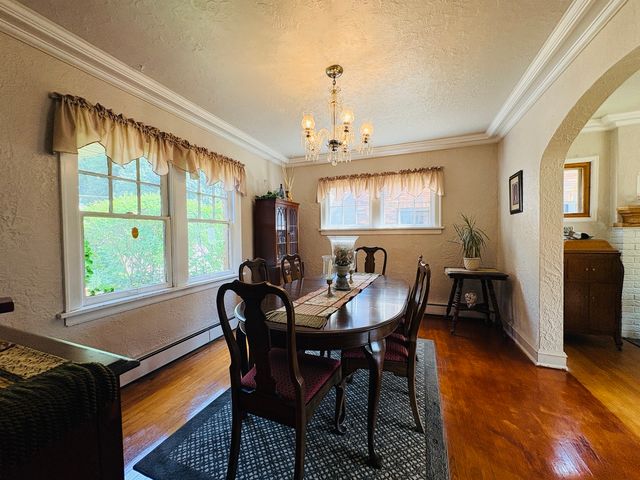 901 Parkview Avenue, Rockford, IL 61107