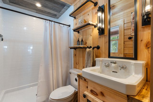 6095 Old Highway 13, Hurricane Mills, TN 37078