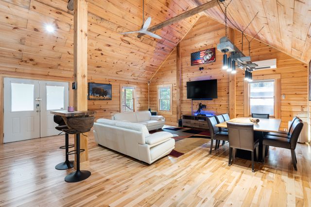 6095 Old Highway 13, Hurricane Mills, TN 37078