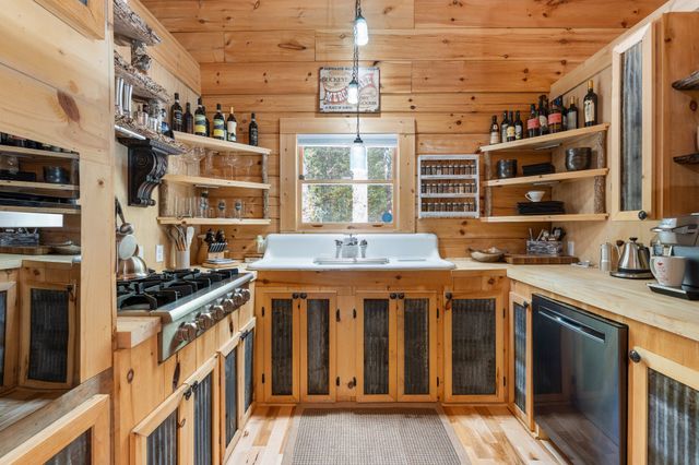 6095 Old Highway 13, Hurricane Mills, TN 37078