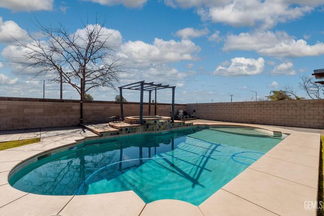 11515 Presidential Road, Bakersfield, CA 93312