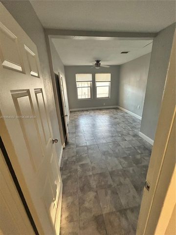 21 NW 60th St, Miami, FL 33127